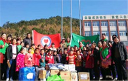 量能收到“助力老區(qū)、關(guān)愛(ài)助學(xué)”錦旗